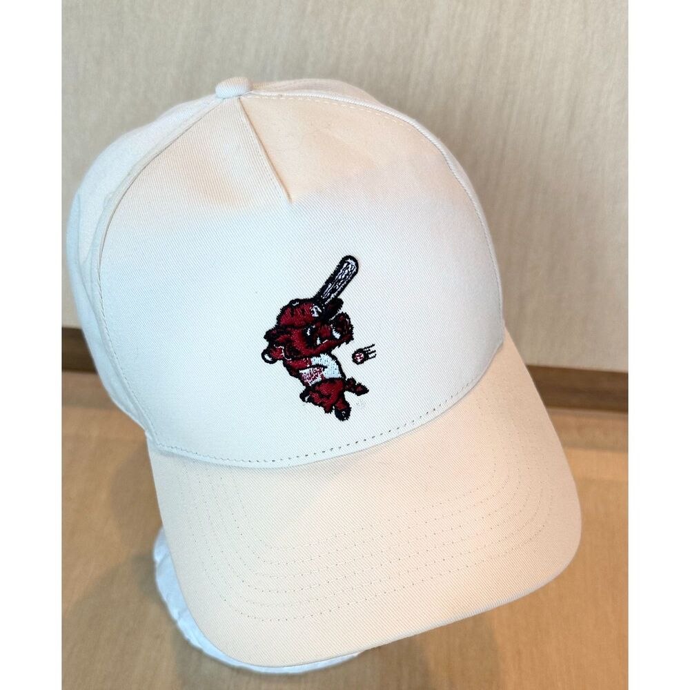 Retro Sporty Arkansas Razorbacks 47 Hitch Cream Baseball Snapback Hat NWOT